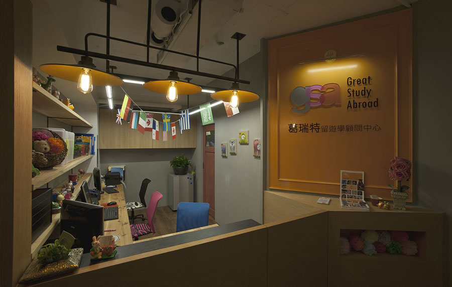 留學(xué)咨詢機(jī)構(gòu)辦公室設(shè)計3
