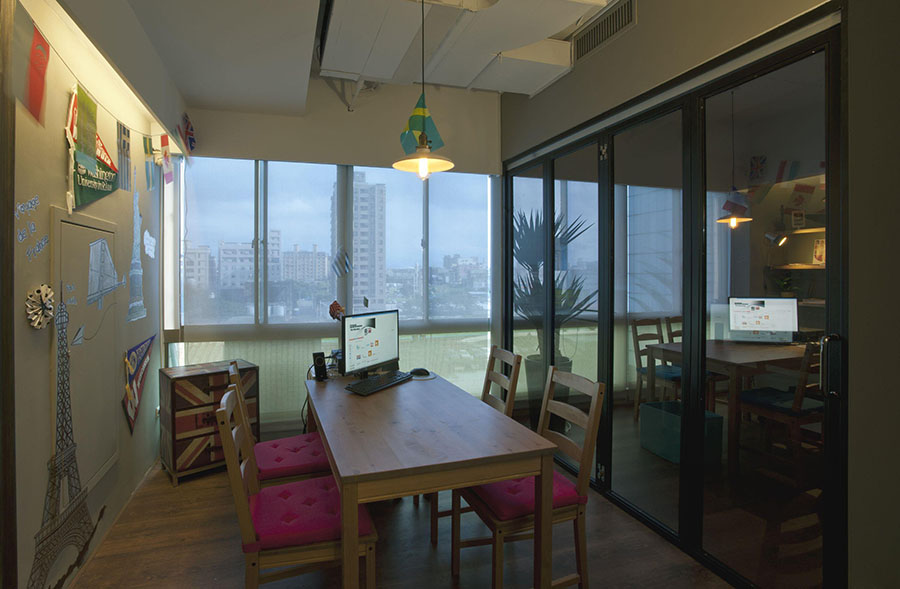 留學(xué)咨詢機(jī)構(gòu)辦公室設(shè)計6