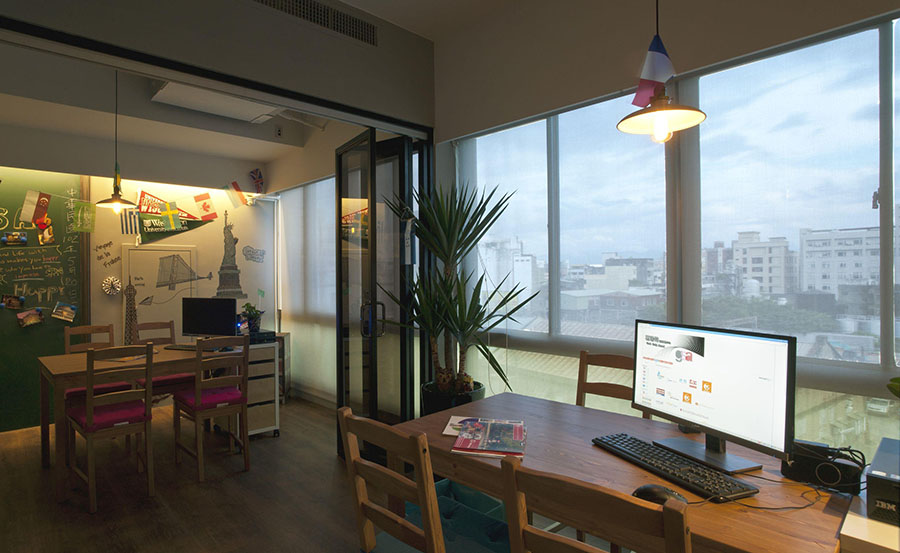 留學(xué)咨詢機(jī)構(gòu)辦公室設(shè)計9