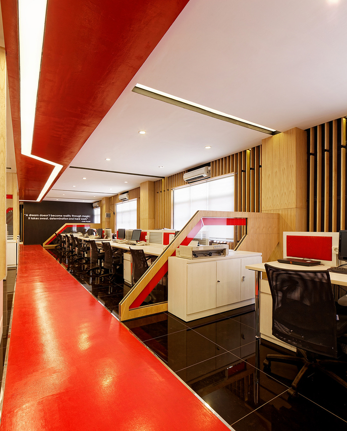 時(shí)尚木語(yǔ)  OMG印尼公司辦公室設(shè)計(jì)欣賞