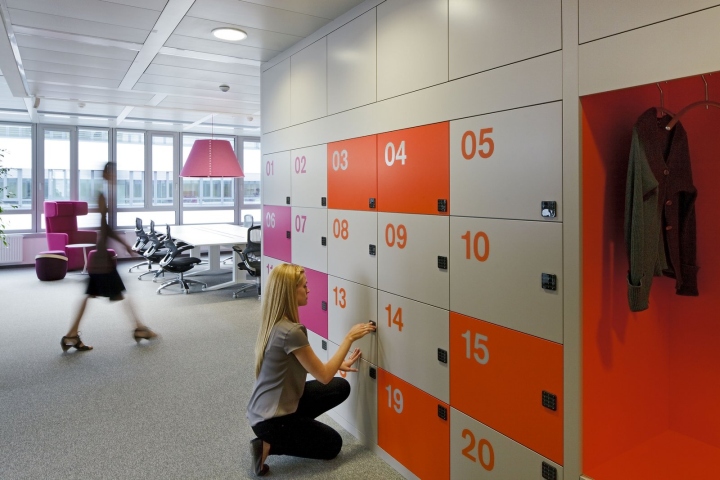 葛蘭素史克現(xiàn)代時尚辦公室設(shè)計