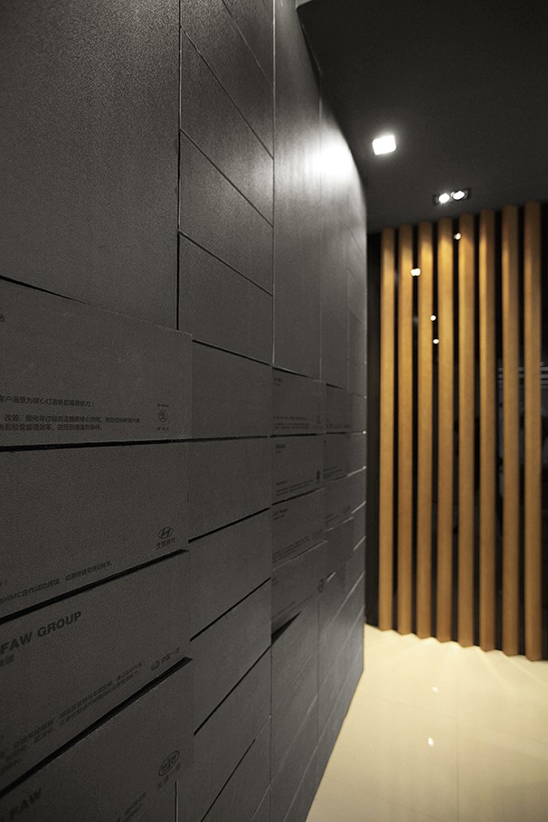 辦公室隱藏收納墻面設(shè)計實(shí)景圖