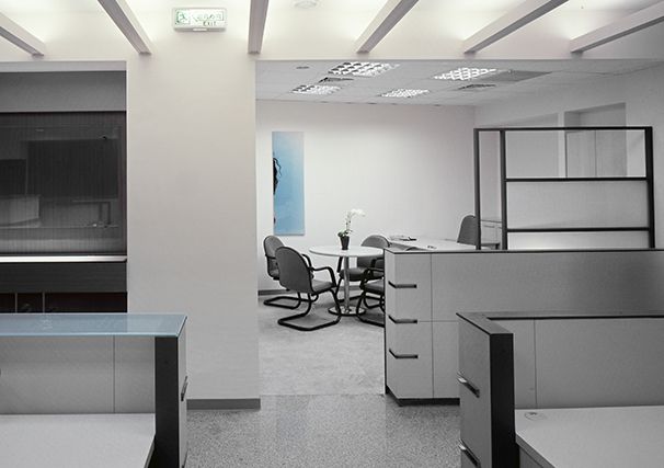 科技感辦公室裝修實(shí)景圖