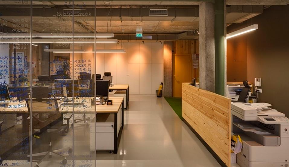 如何將辦公室裝修的比較穩(wěn)重、大氣？