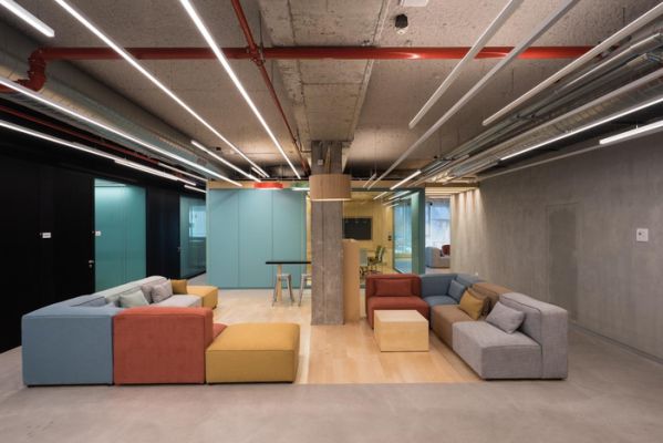 混合空間布局的現(xiàn)代風(fēng)辦公室設(shè)計