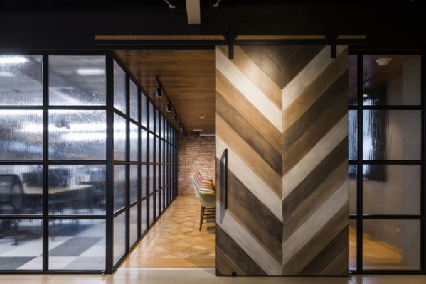 怎樣去查詢一些辦公室裝修的經(jīng)典案例？