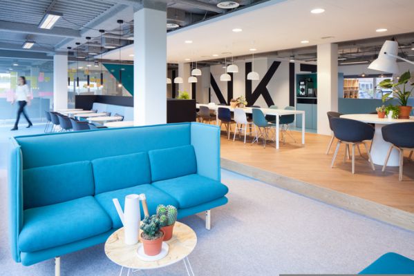 藍(lán)色簡約風(fēng)格的辦公室設(shè)計(jì)