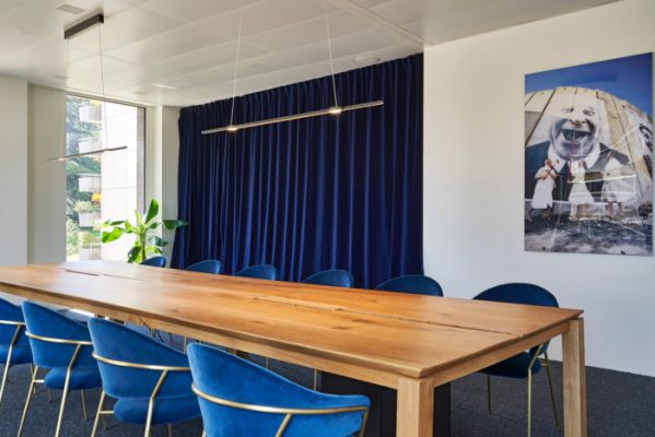 辦公室裝修體現(xiàn)的傳統(tǒng)與現(xiàn)代的結合