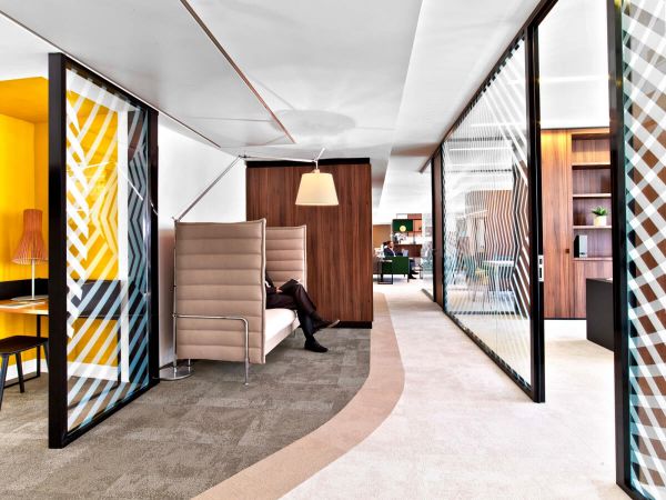 整個(gè)辦公室設(shè)計(jì)成什么色調(diào)比較好