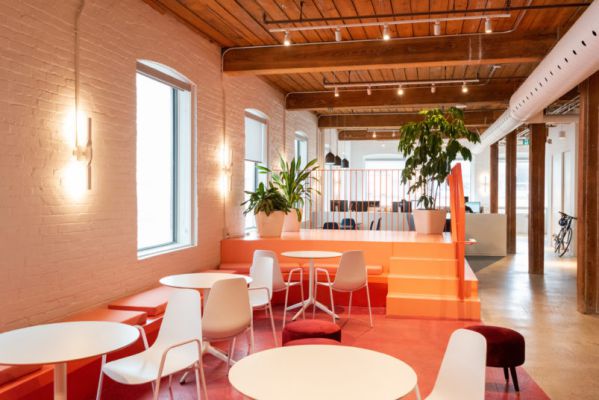 進(jìn)行辦公室設(shè)計(jì)會(huì)有家的感覺(jué)